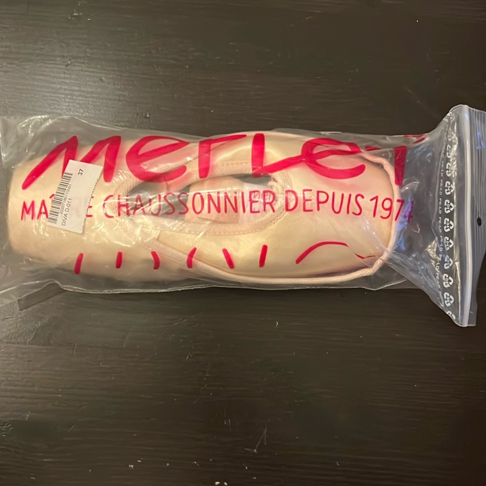 Diva Pointe Shoe by Merlet Size 37 (15) Width D Pink Satin